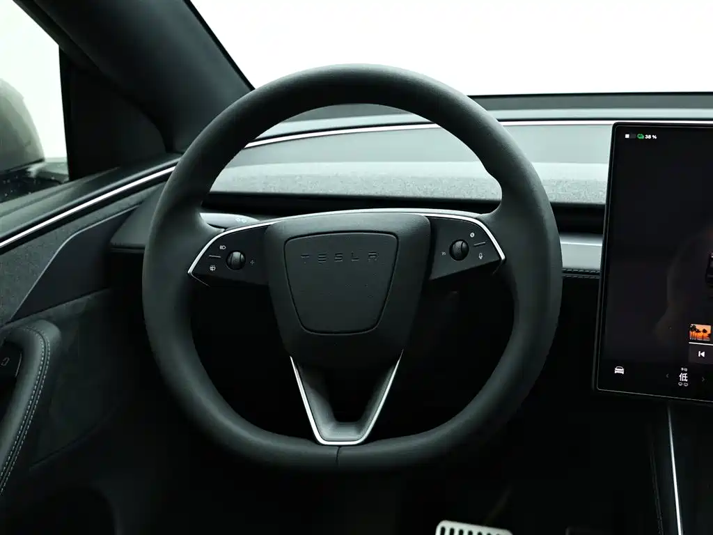 Tesla Model Y L 2025 — фото 14