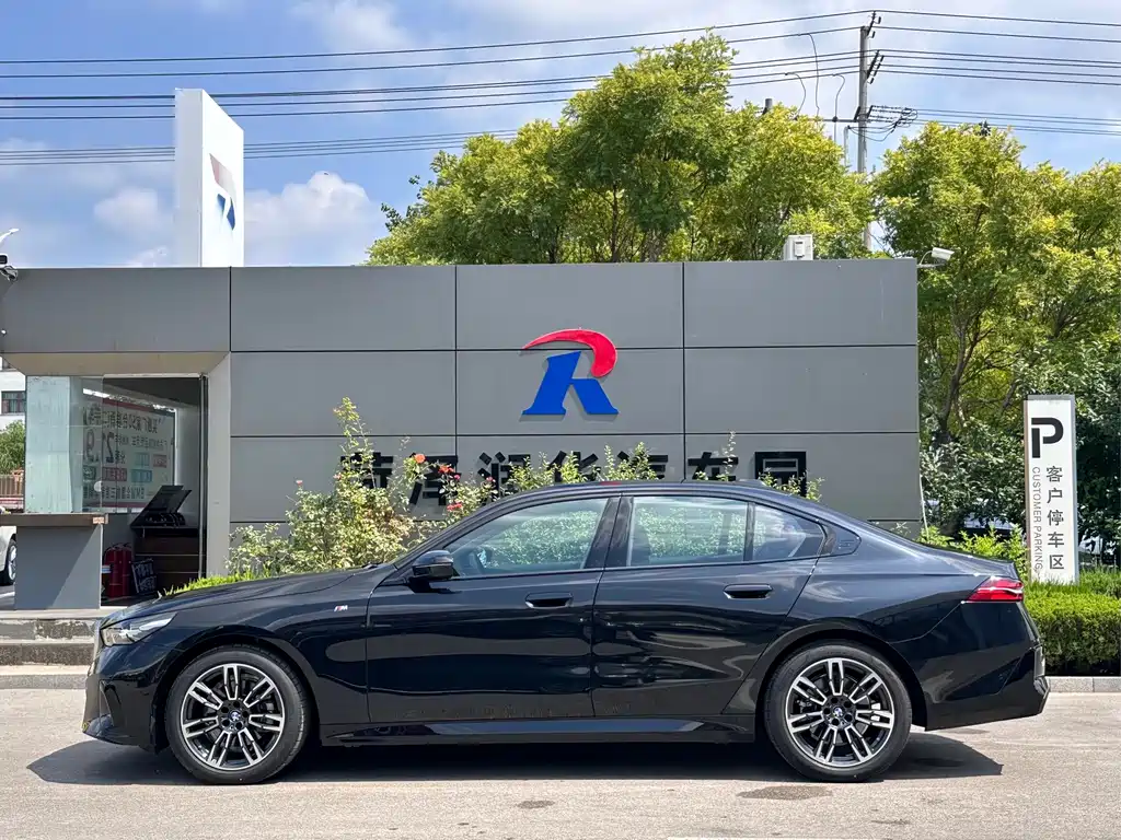 BMW 5 Series 2024
