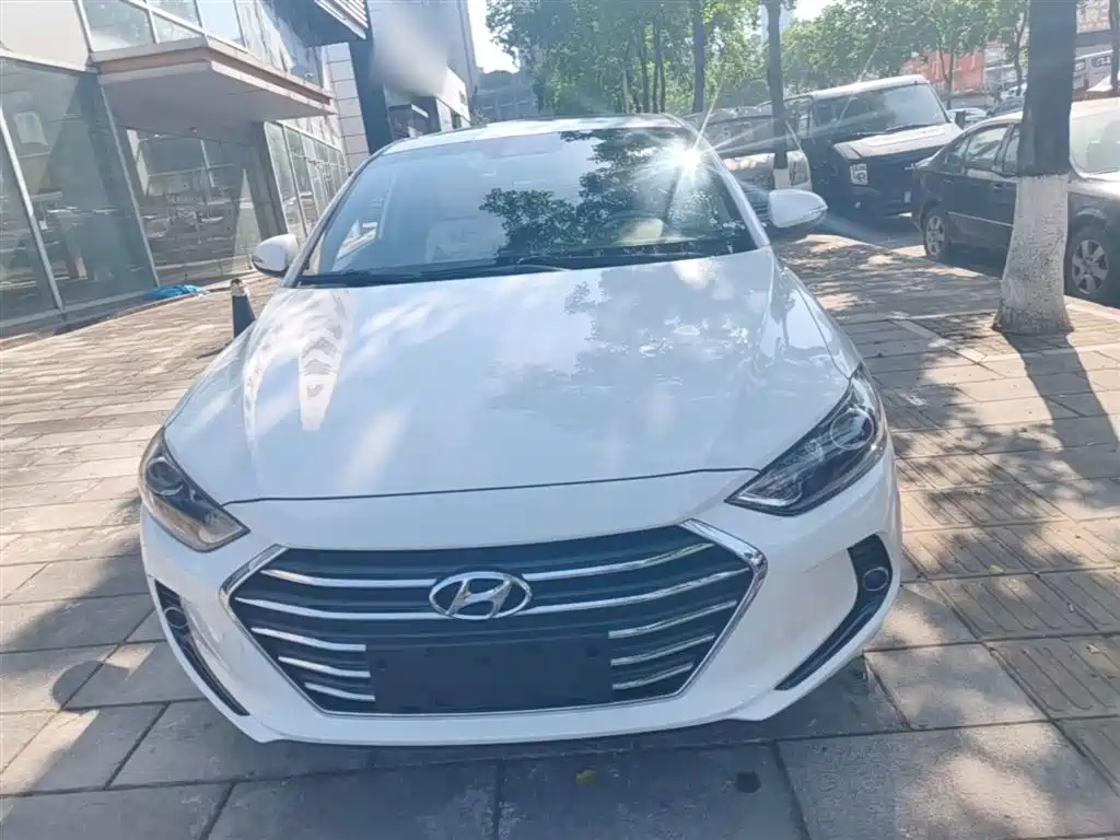 Hyundai Elantra 2018 — фото 3