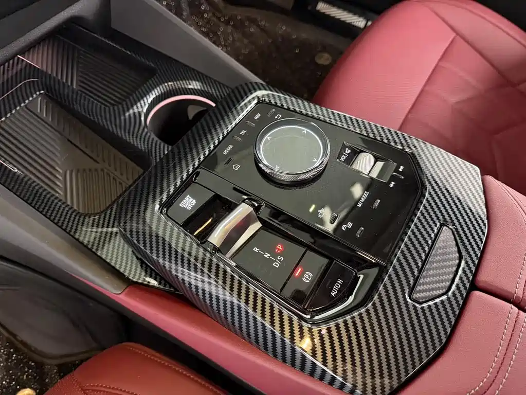 BMW 5 Series 2025 — фото 13