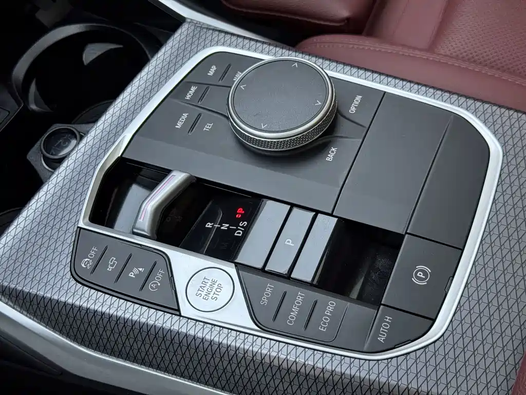 BMW 3 Series 2024 — фото 17