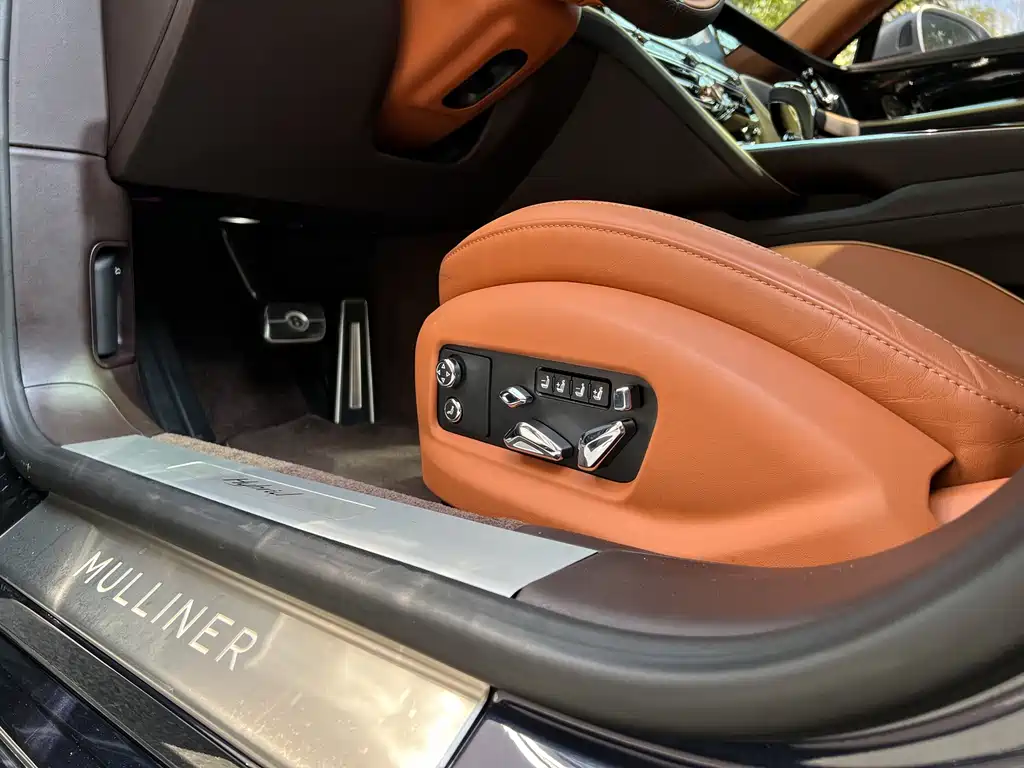 Bentley Flying Spur Plug-In Hybrid 2022 — фото 20
