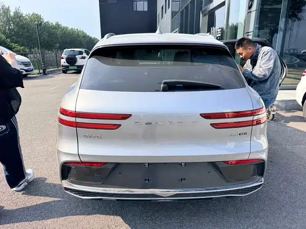 Genesis GV70 2025