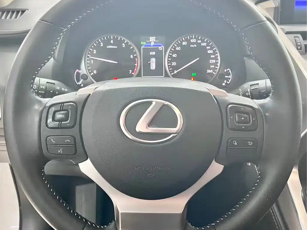 Lexus NX 2017 — фото 10