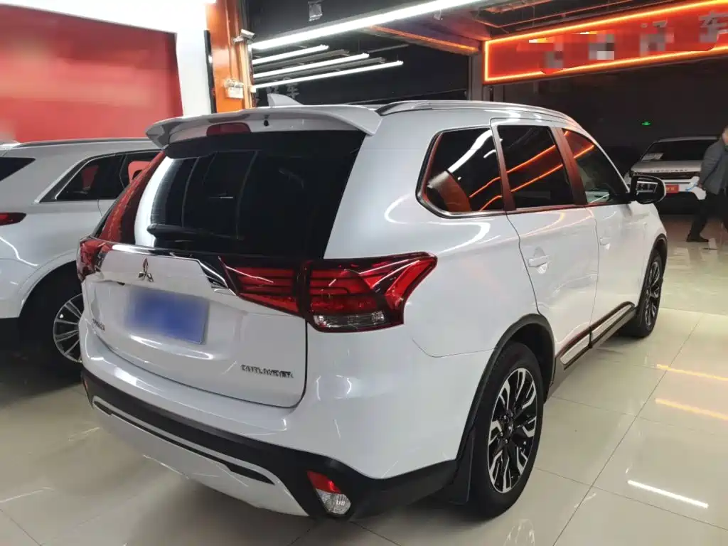 Mitsubishi Outlander 2021