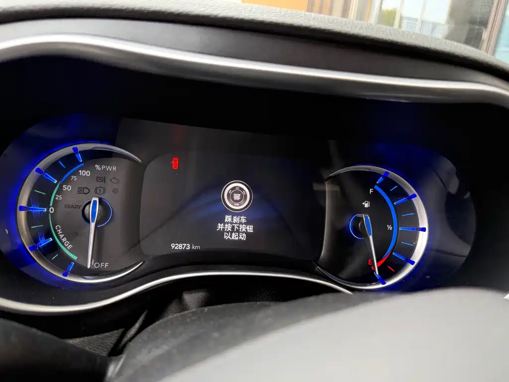 Chrysler Grand Voyager PHEV 2021 — фото 3