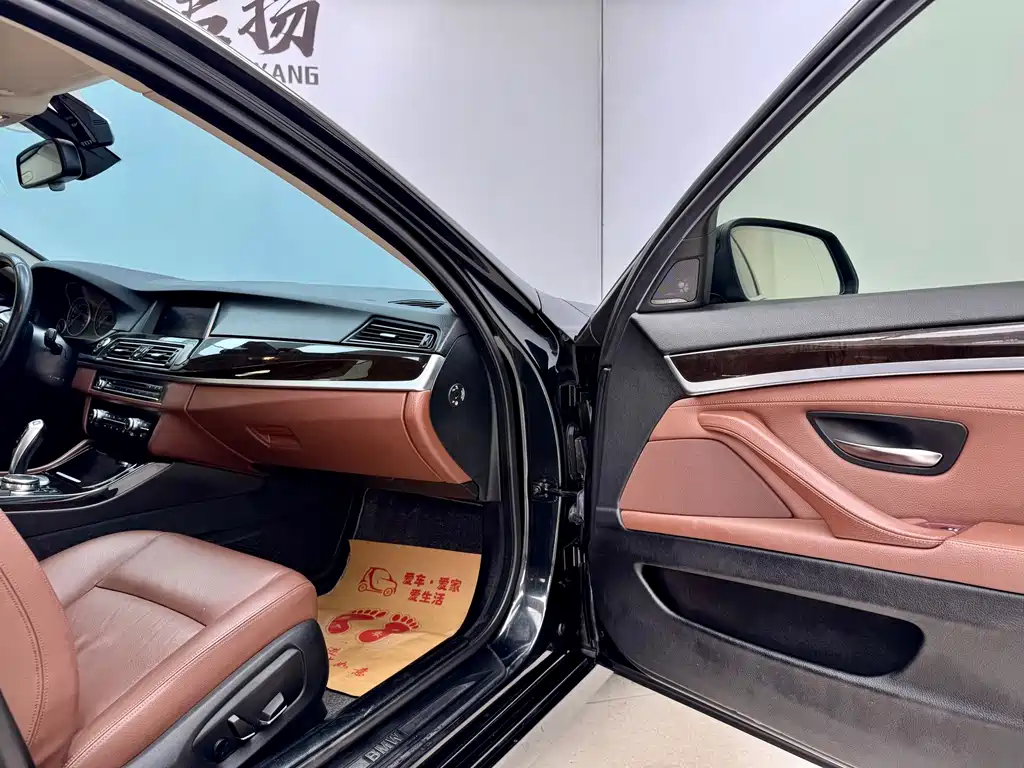 BMW 5 Series 2015 — фото 13
