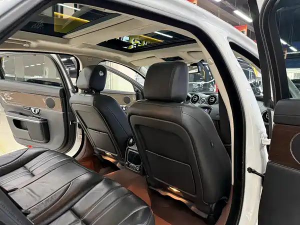 Jaguar XJ 2016
