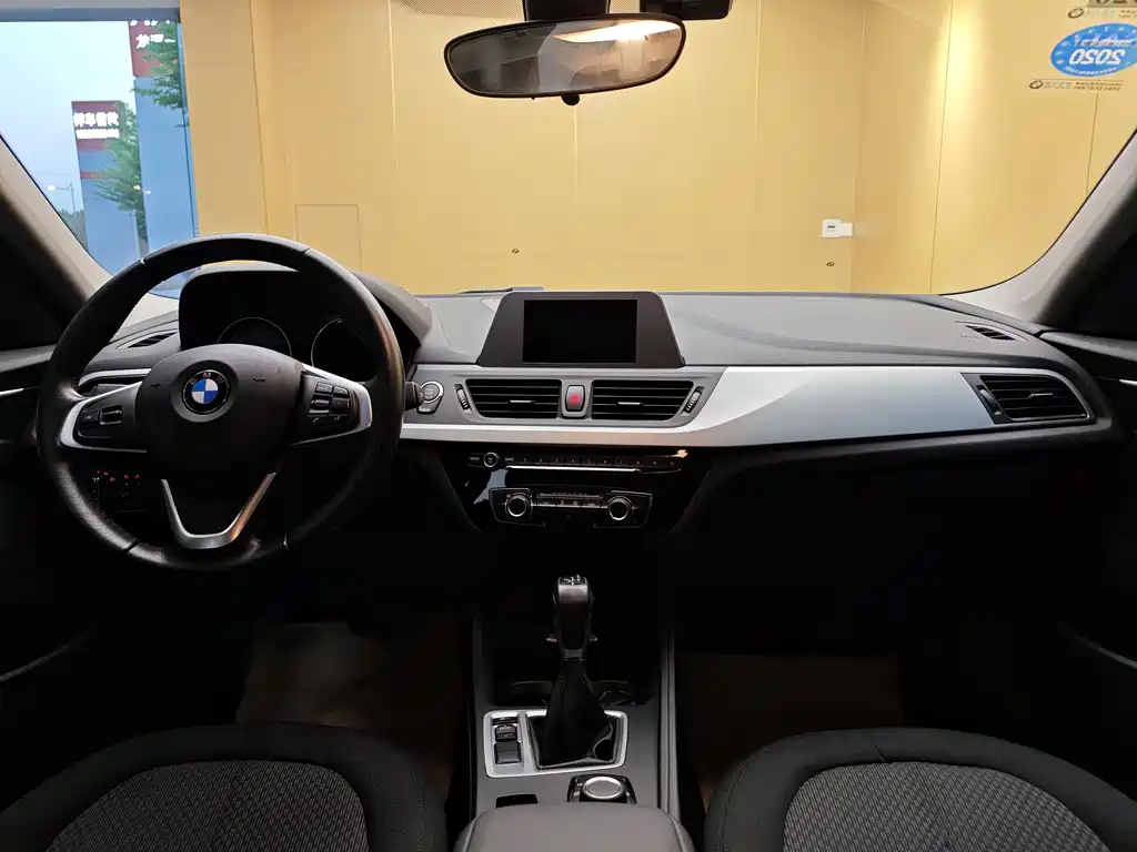 BMW 1 Series 2018 — фото 20