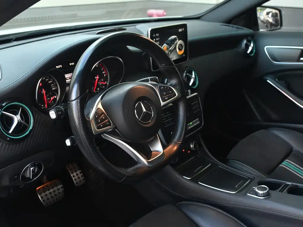 Mercedes-Benz A-Class 2016 — фото 9