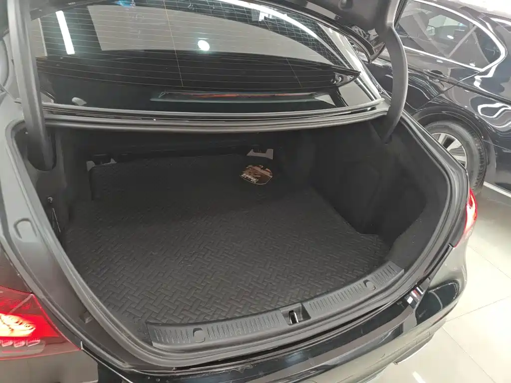 Mercedes-Benz E-Class 2023 — фото 15