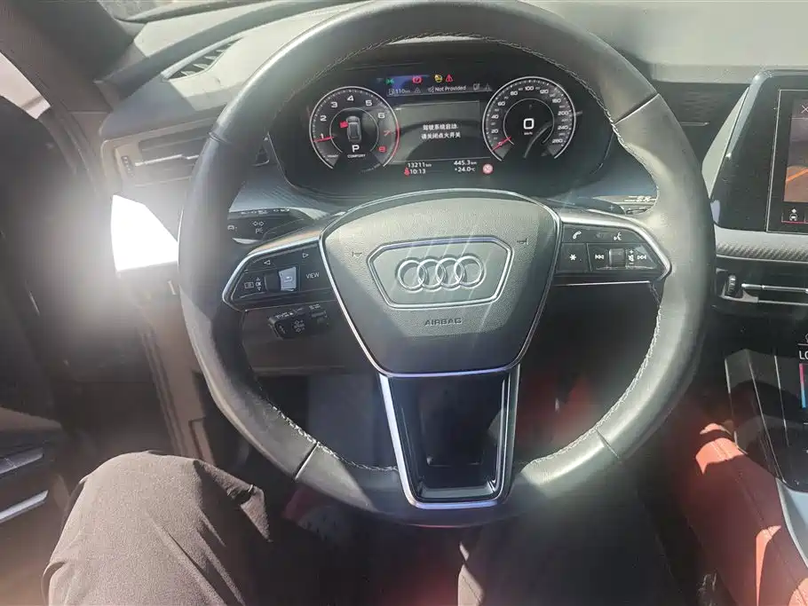 Audi Q6 2025 — фото 15