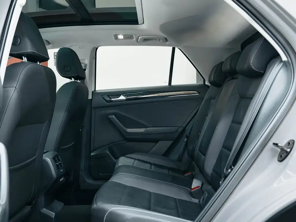 Volkswagen T-Roc 2019 — фото 10
