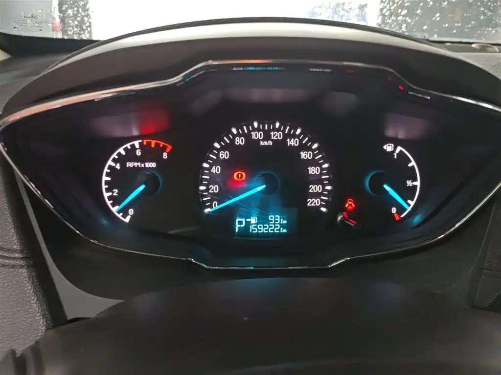 Ford Escort 2015 — фото 18