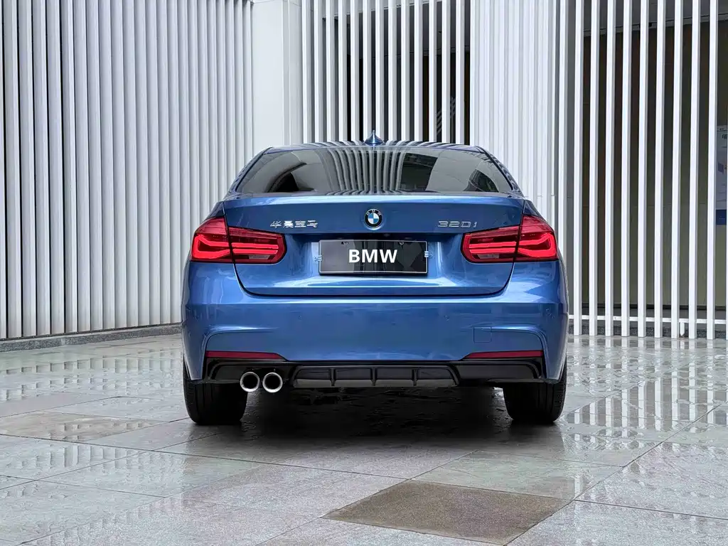 BMW 3 Series 2019 — фото 18