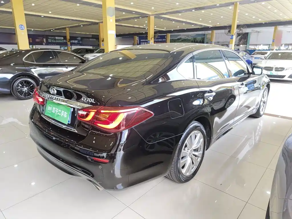 Infiniti Q70 2019