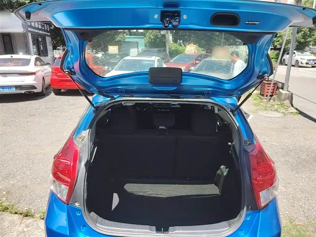 Toyota Yaris L 2015 — фото 19