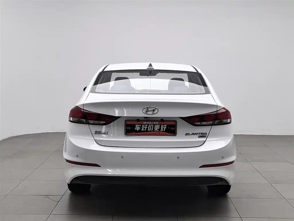 Hyundai Elantra 2018 — фото 4