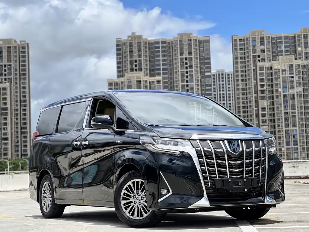 Toyota Alphard 2023 — фото 3