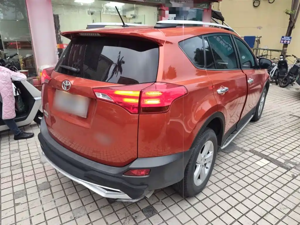 Toyota RAV4 2014 — фото 24
