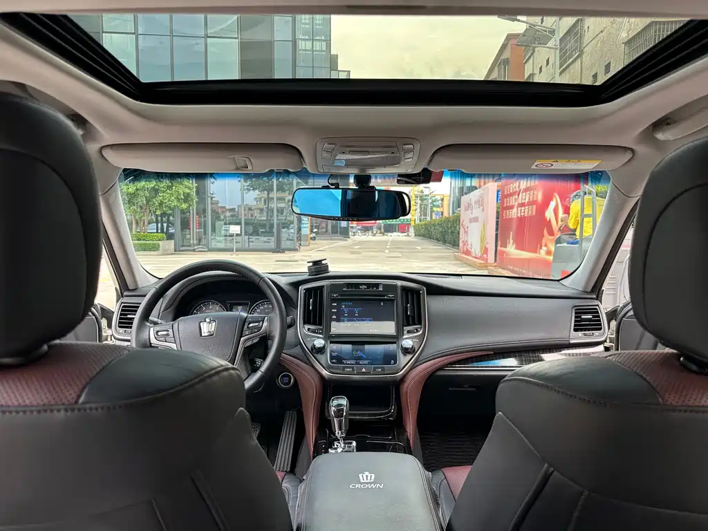 Toyota Crown 2017 — фото 11