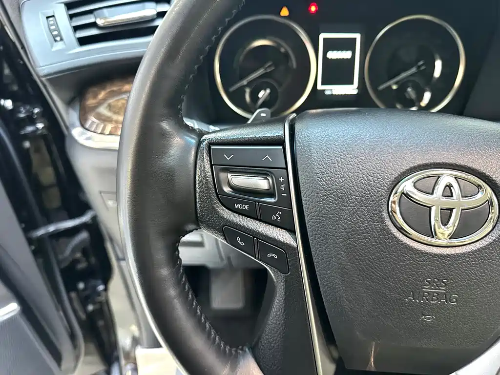 Toyota Alphard 2022 — фото 14