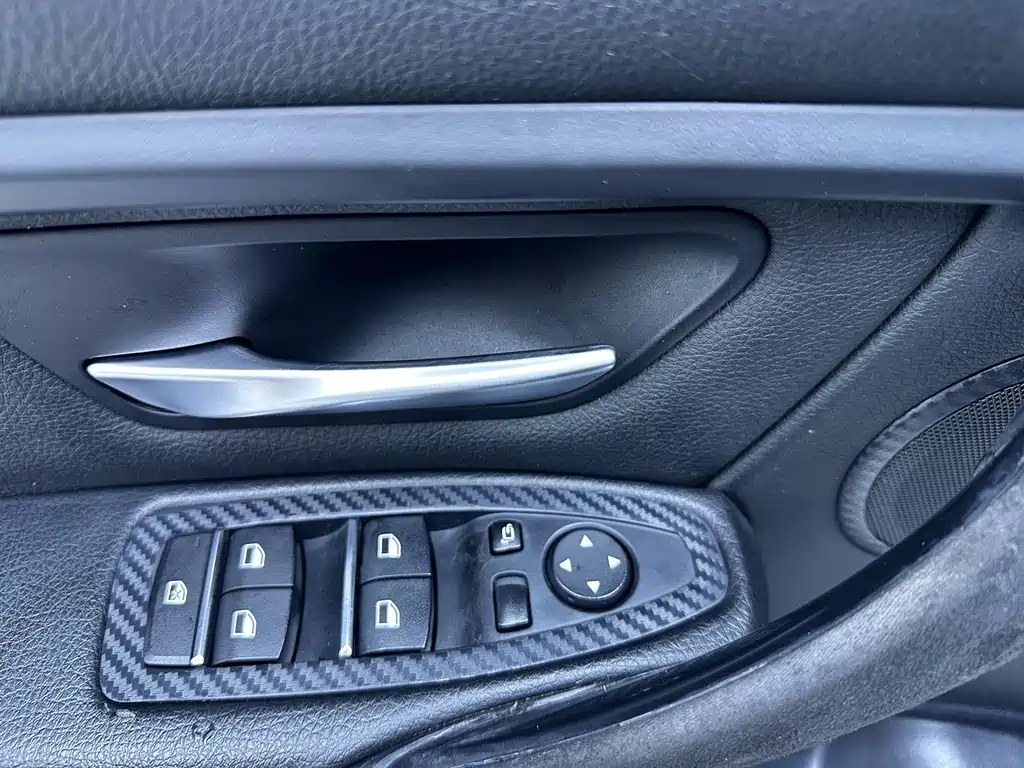 BMW 3 Series 2017 — фото 23