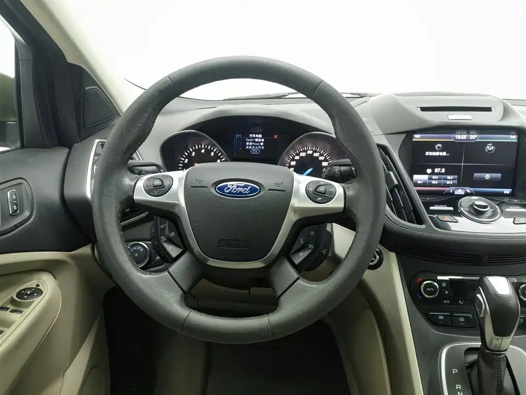 Ford Kuga 2013 — фото 11