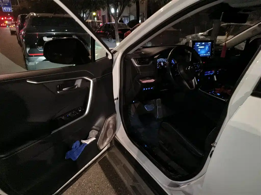 Toyota RAV4 2020 — фото 14