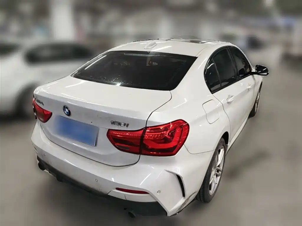 BMW 1 Series 2022 — фото 12