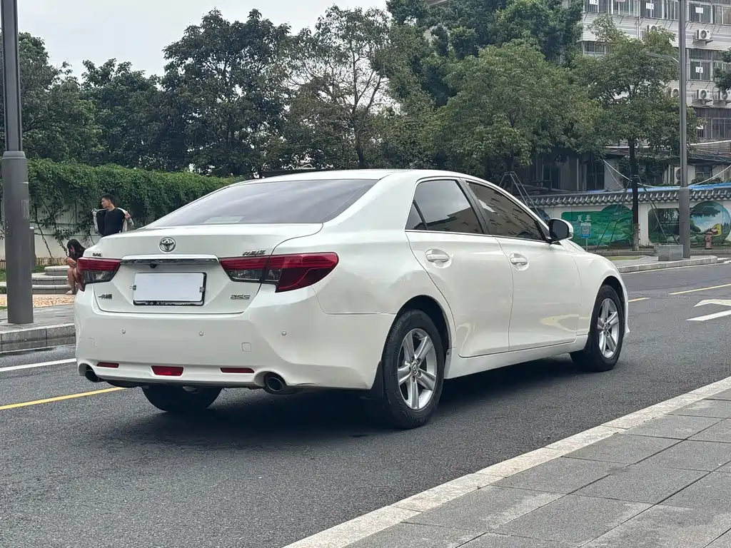 Toyota Reiz 2016 — фото 18