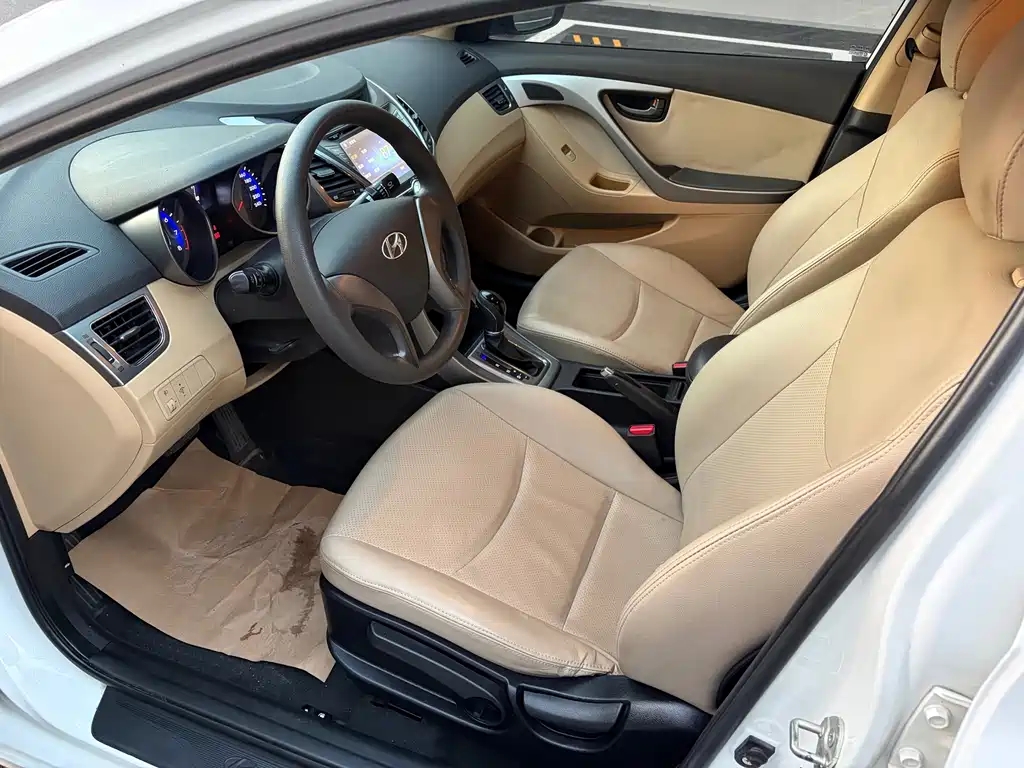 Hyundai Elantra 2012