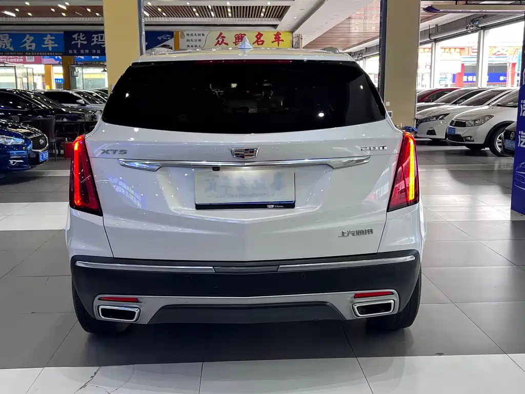 Cadillac XT5 2021 — фото 5