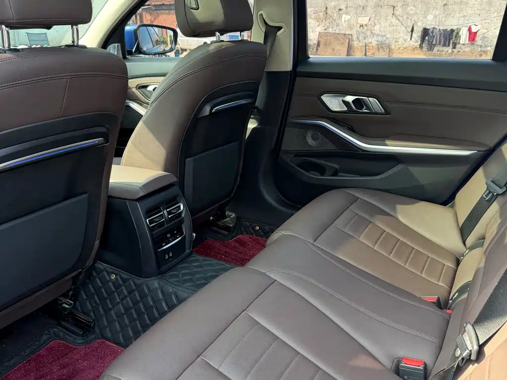 BMW 3 Series 2019 — фото 14