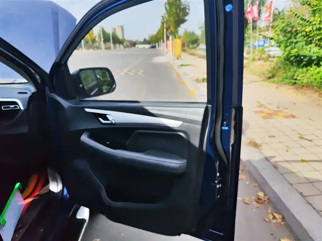 Isuzu RE-MAX 2023 — фото 16