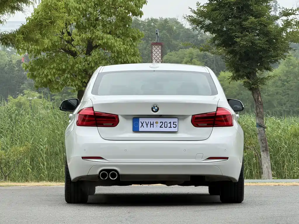 BMW 3 Series 2019 — фото 13