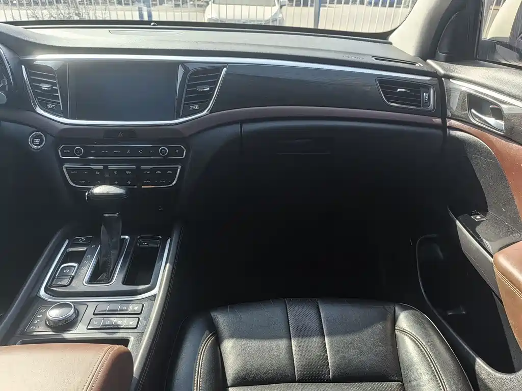 GAC Motor Trumpchi GS8 2018 — фото 17