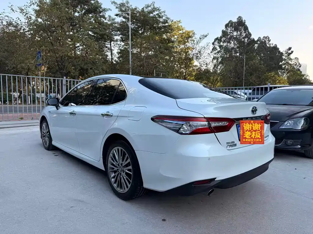 Toyota Camry 2018 — фото 4