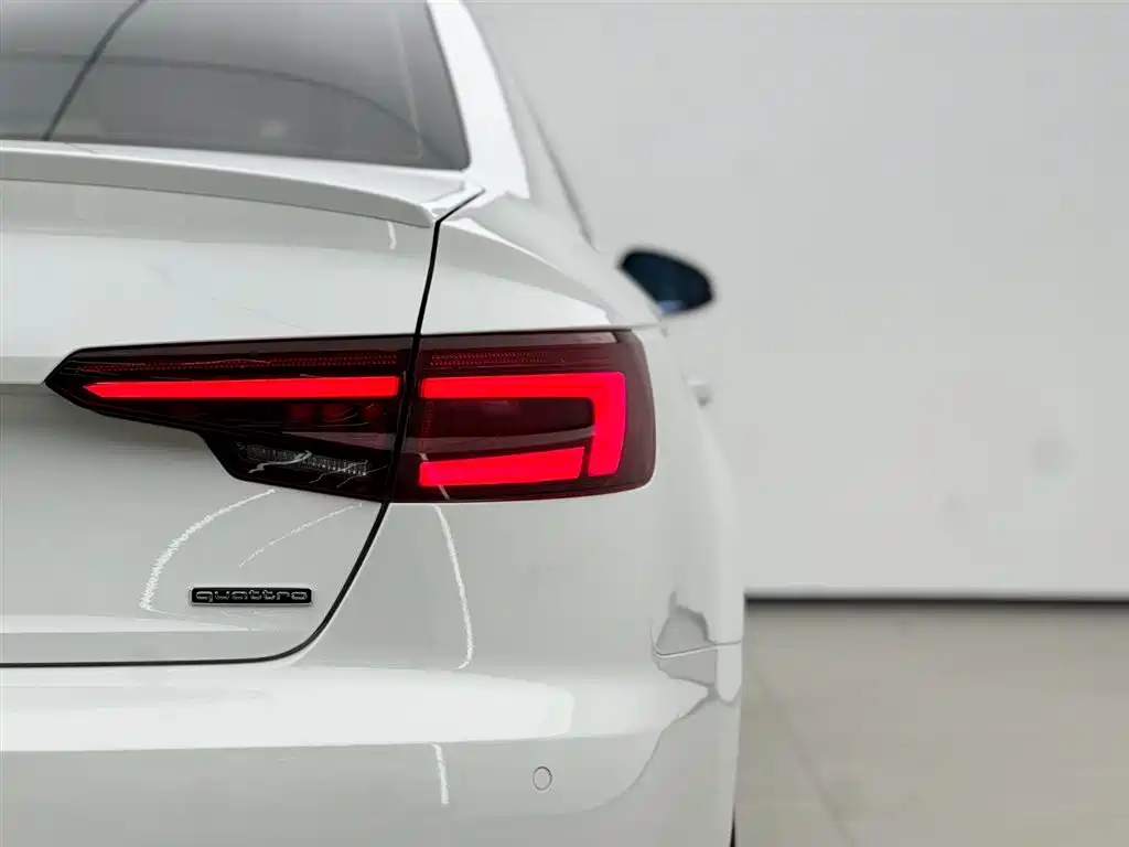 Audi A4L 2019 — фото 16
