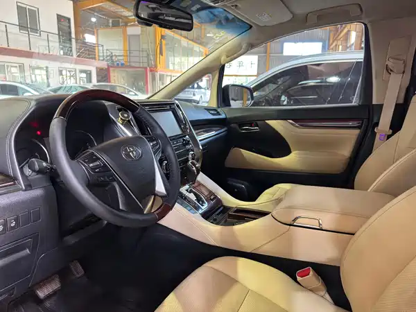 Toyota Alphard 2015