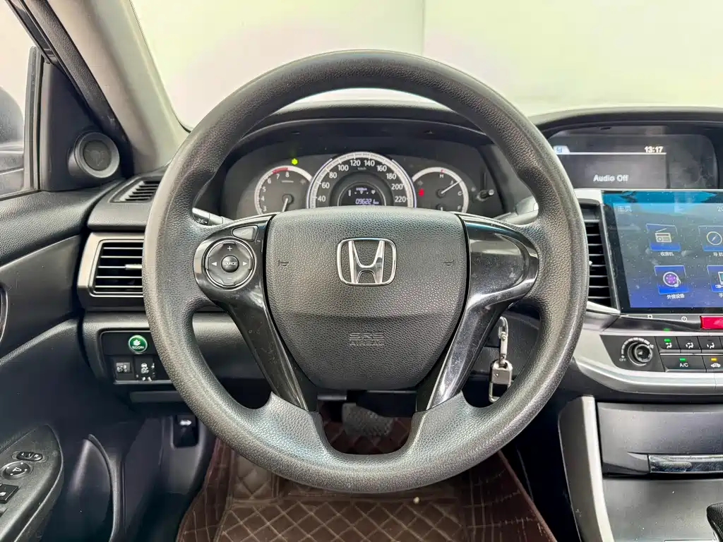 Honda Accord 2015 — фото 15