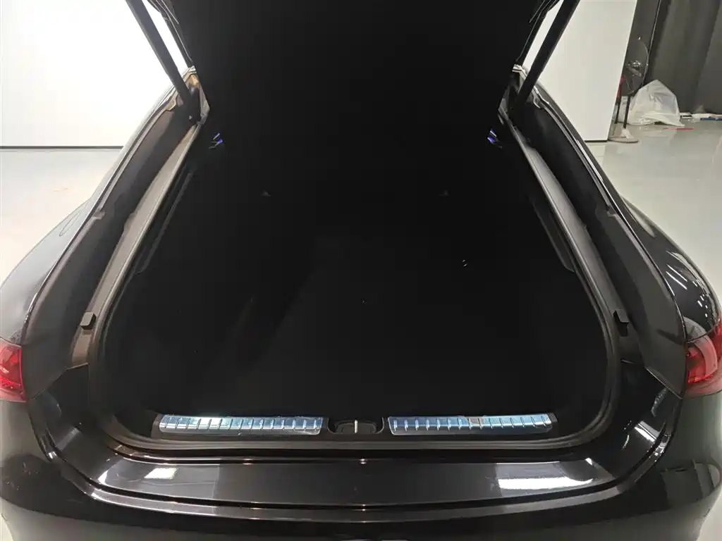 Mercedes-Benz EQS 2024 — фото 16