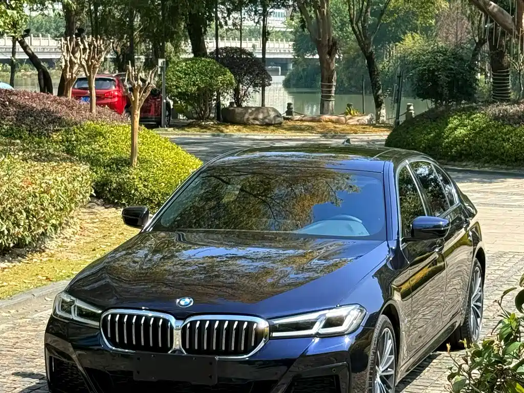 BMW 5 Series 2022 — фото 1
