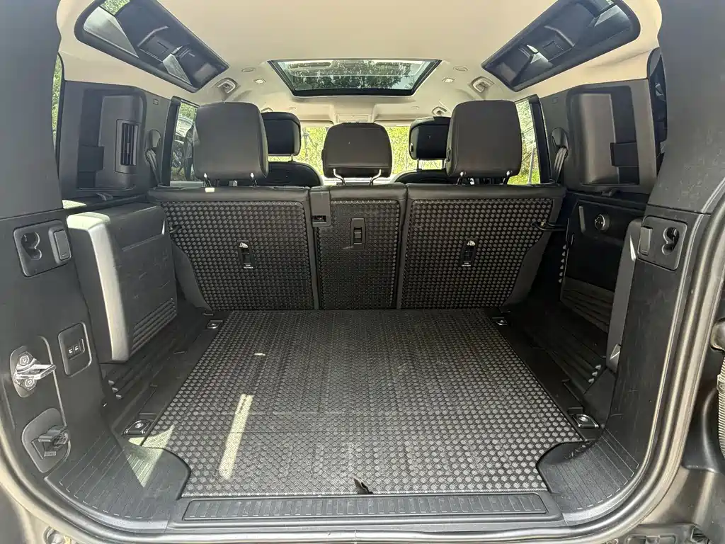 Land Rover Defender 2021 — фото 10