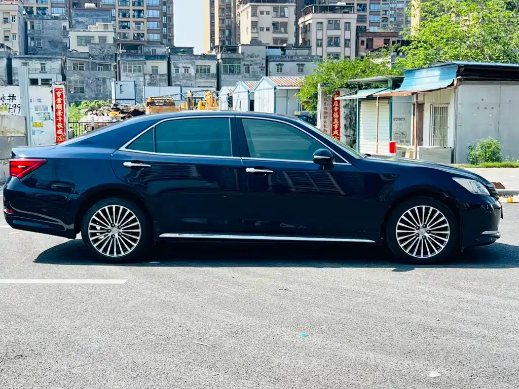 Toyota Crown 2018 — фото 3