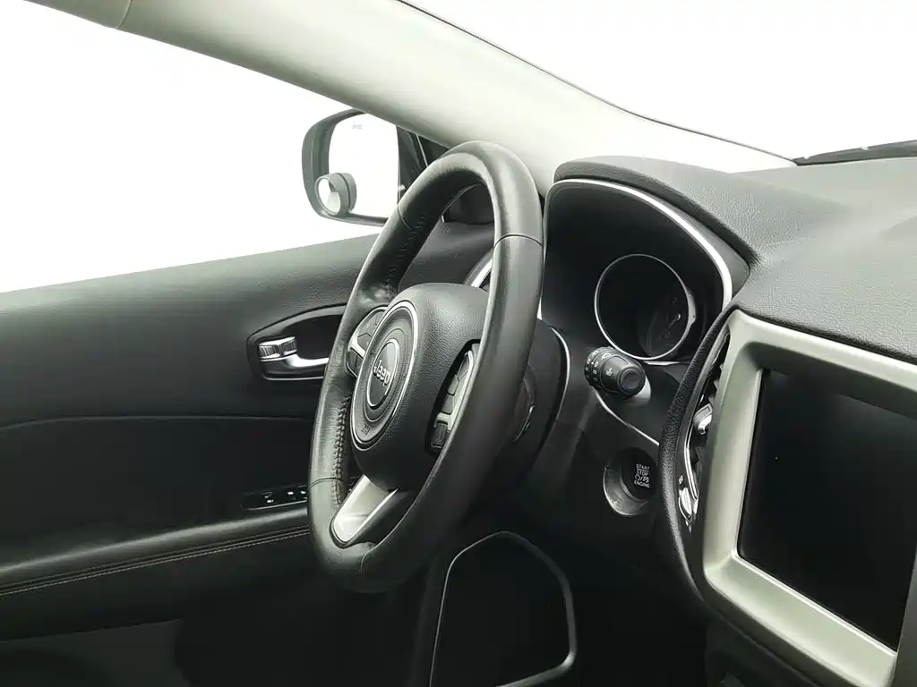 Jeep Compass 2017 — фото 22
