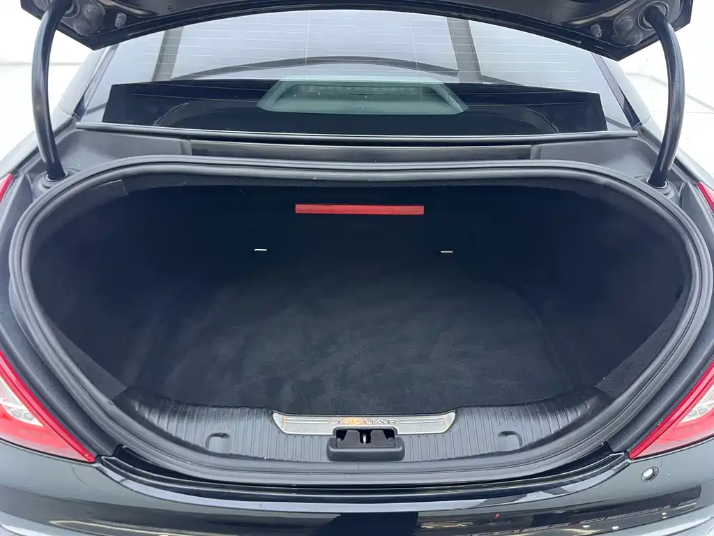 Jaguar XJ 2015 — фото 23