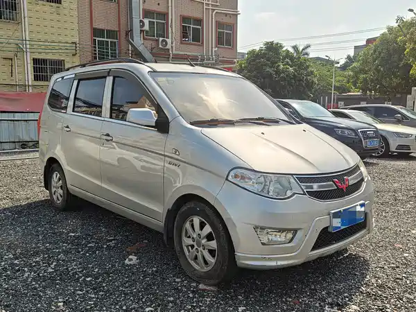 Wuling Hongguang 2015