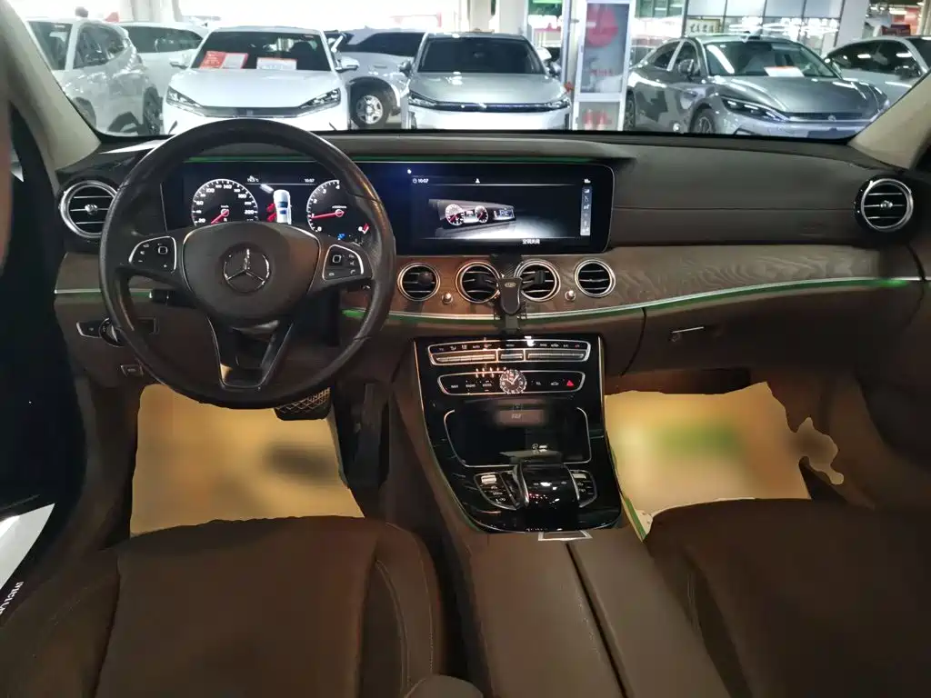 Mercedes-Benz E-Class 2017 — фото 10