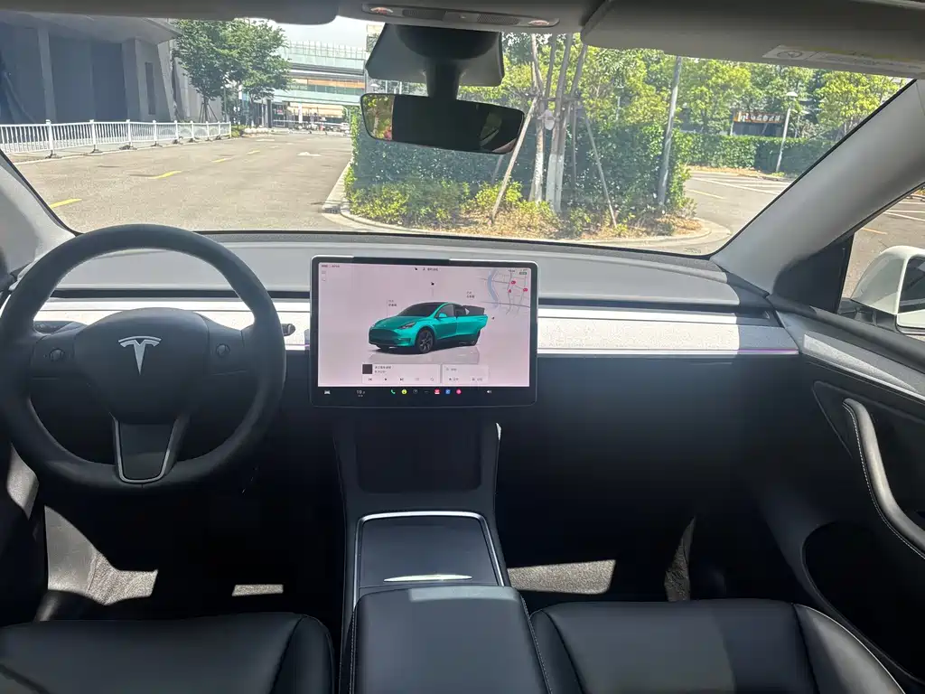 Tesla Model Y 2024 — фото 10